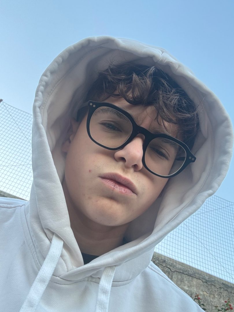 Angelo, 24